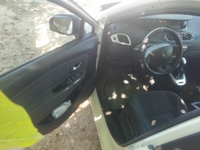 Белый Рено 4, объемом двигателя 1.5 л и пробегом 350 тыс. км за 6600 $, фото 5 на Automoto.ua