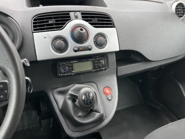 Белый Рено 4, объемом двигателя 0 л и пробегом 150 тыс. км за 4400 $, фото 2 на Automoto.ua