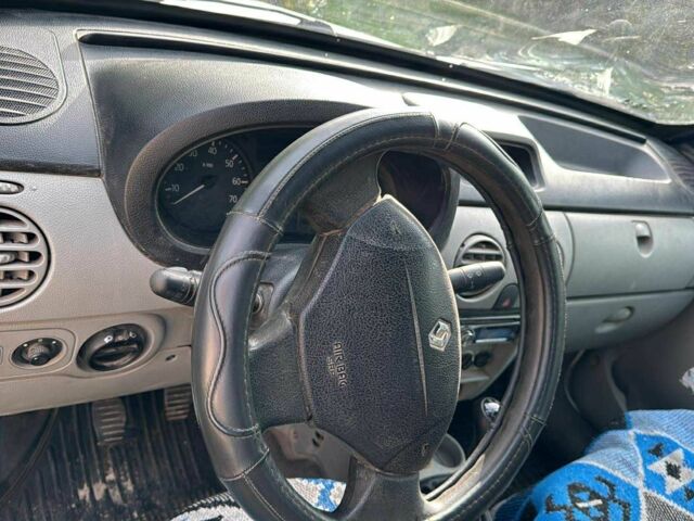 Белый Рено 4, объемом двигателя 1.5 л и пробегом 250 тыс. км за 3000 $, фото 5 на Automoto.ua