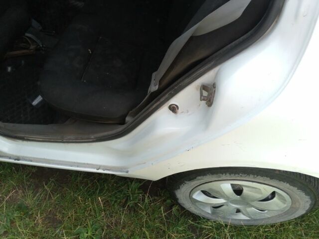 Білий Рено 4, об'ємом двигуна 1.4 л та пробігом 370 тис. км за 1650 $, фото 5 на Automoto.ua