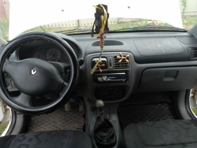 Білий Рено 4, об'ємом двигуна 1.4 л та пробігом 370 тис. км за 1650 $, фото 4 на Automoto.ua