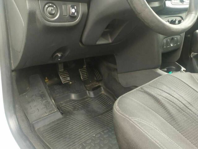 Белый Рено 4, объемом двигателя 1 л и пробегом 273 тыс. км за 4124 $, фото 5 на Automoto.ua