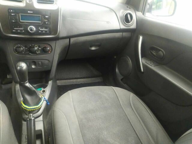 Белый Рено 4, объемом двигателя 1 л и пробегом 273 тыс. км за 4124 $, фото 6 на Automoto.ua