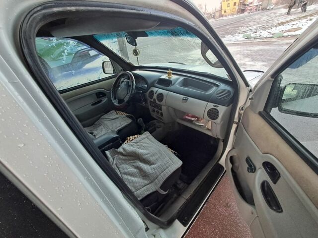 Белый Рено 4, объемом двигателя 0 л и пробегом 242 тыс. км за 3200 $, фото 3 на Automoto.ua