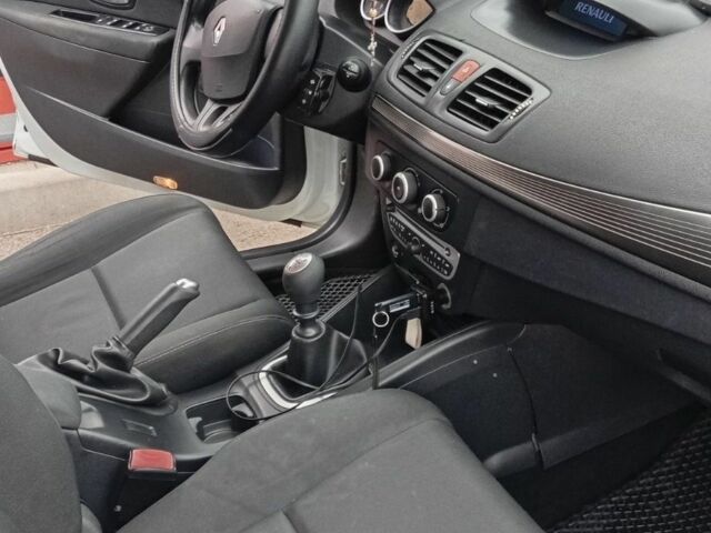 Білий Рено 4, об'ємом двигуна 1.5 л та пробігом 260 тис. км за 6500 $, фото 9 на Automoto.ua