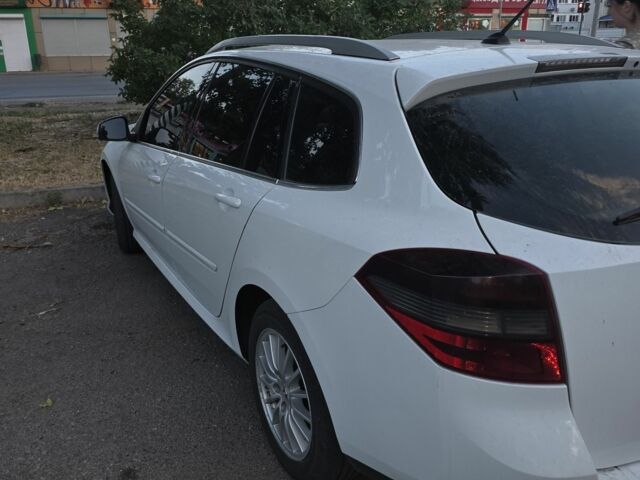 Белый Рено 4, объемом двигателя 1.5 л и пробегом 332 тыс. км за 4799 $, фото 3 на Automoto.ua