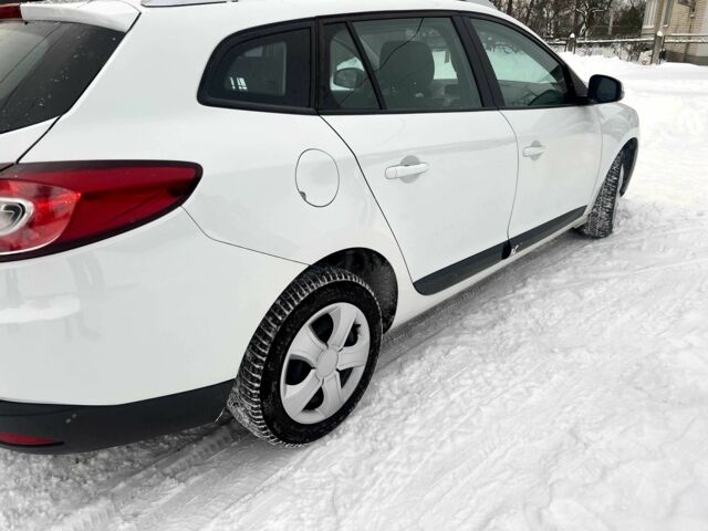 Белый Рено 4, объемом двигателя 1.5 л и пробегом 223 тыс. км за 7999 $, фото 4 на Automoto.ua