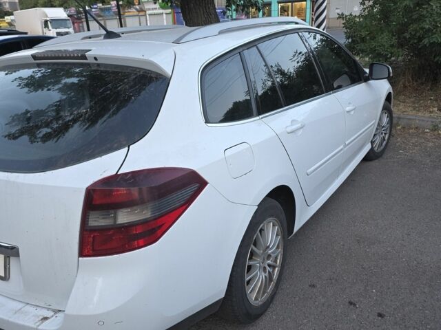 Белый Рено 4, объемом двигателя 1.5 л и пробегом 332 тыс. км за 4799 $, фото 2 на Automoto.ua