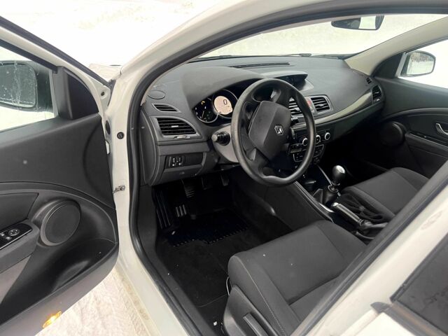 Белый Рено 4, объемом двигателя 1.5 л и пробегом 223 тыс. км за 7999 $, фото 7 на Automoto.ua