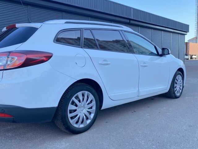 Белый Рено 4, объемом двигателя 1.6 л и пробегом 287 тыс. км за 5300 $, фото 3 на Automoto.ua