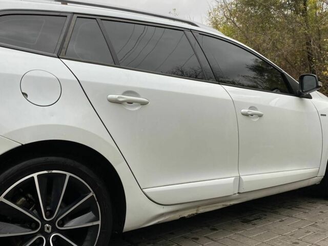 Белый Рено 4, объемом двигателя 1.5 л и пробегом 280 тыс. км за 5500 $, фото 3 на Automoto.ua