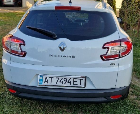 Белый Рено 4, объемом двигателя 1.5 л и пробегом 315 тыс. км за 6001 $, фото 2 на Automoto.ua