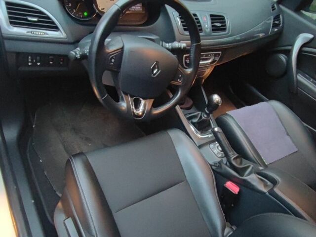 Белый Рено 4, объемом двигателя 0 л и пробегом 211 тыс. км за 9800 $, фото 4 на Automoto.ua