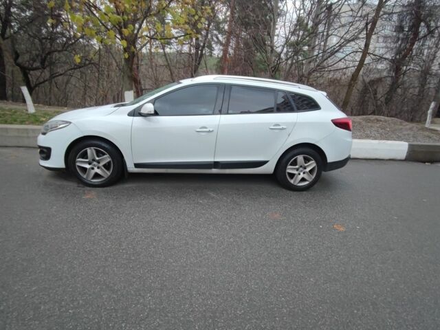 Белый Рено 4, объемом двигателя 0 л и пробегом 211 тыс. км за 9800 $, фото 1 на Automoto.ua