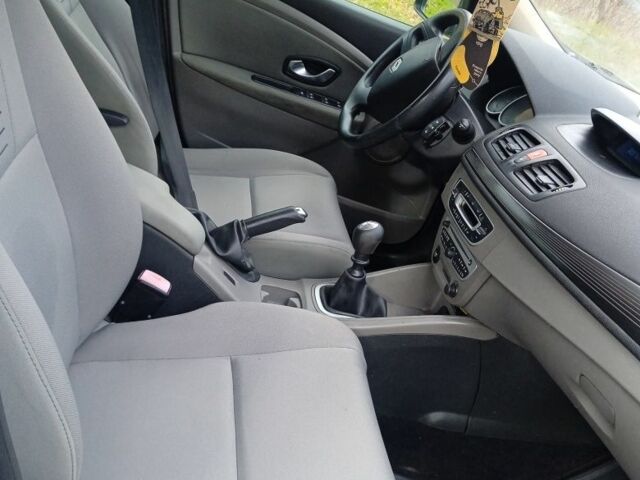 Рено 4 2009 в Немирове на Automoto.ua Бежевый Рено 4, объемом двигателя 1.6 л и пробегом 170 тыс. км за 5200 $, фото 3 на Automoto.ua