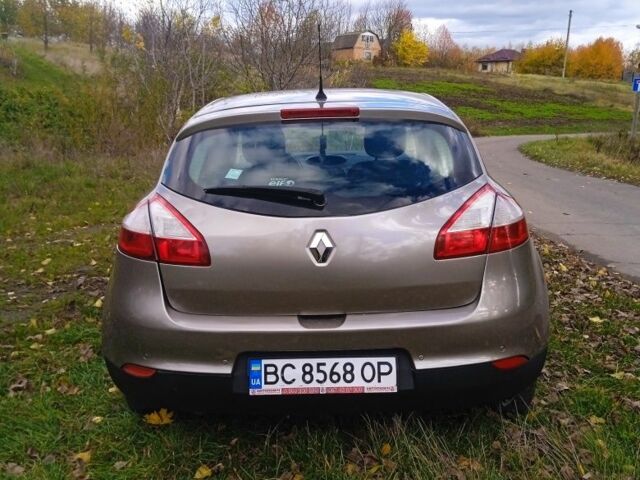 Рено 4 2009 в Немирове на Automoto.ua Бежевый Рено 4, объемом двигателя 1.6 л и пробегом 170 тыс. км за 5200 $, фото 2 на Automoto.ua
