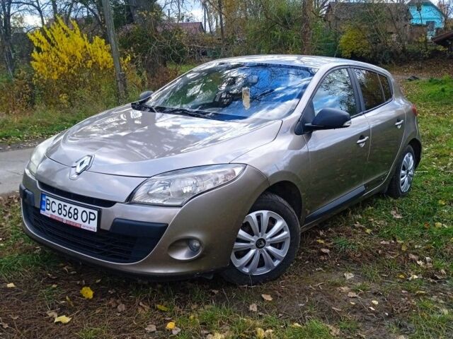 Рено 4 2009 в Немирове на Automoto.ua Бежевый Рено 4, объемом двигателя 1.6 л и пробегом 170 тыс. км за 5200 $, фото 1 на Automoto.ua