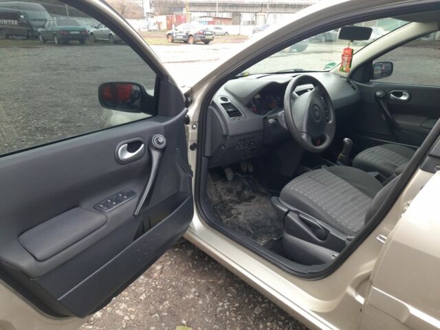 Бежевий Рено 4, об'ємом двигуна 1.6 л та пробігом 220 тис. км за 5800 $, фото 5 на Automoto.ua