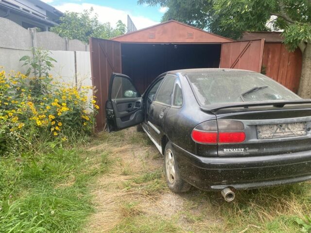 Черный Рено 4, объемом двигателя 3 л и пробегом 241 тыс. км за 1200 $, фото 3 на Automoto.ua