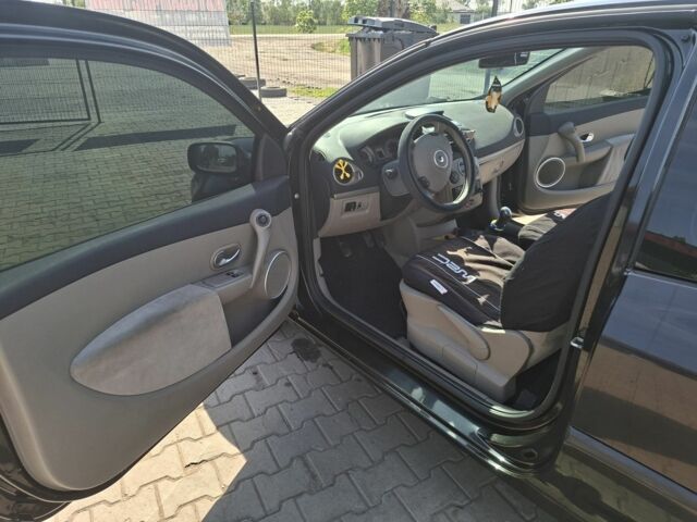Чорний Рено 4, об'ємом двигуна 1.6 л та пробігом 204 тис. км за 140000 $, фото 5 на Automoto.ua