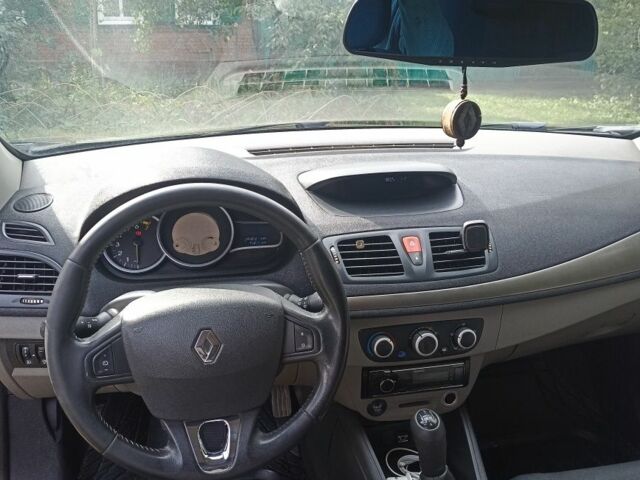 Рено 4 2011 у Харкові на Automoto.ua Чорний Рено 4, об'ємом двигуна 0 л та пробігом 290 тис. км за 5200 $, фото 12 на Automoto.ua