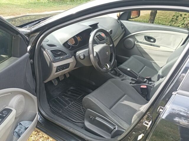 Рено 4 2011 у Харкові на Automoto.ua Чорний Рено 4, об'ємом двигуна 0 л та пробігом 290 тис. км за 5200 $, фото 10 на Automoto.ua