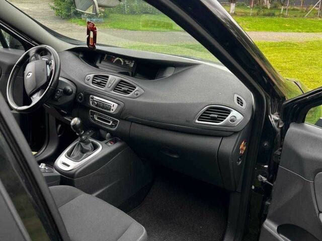 Черный Рено 4, объемом двигателя 0 л и пробегом 175 тыс. км за 8696 $, фото 7 на Automoto.ua