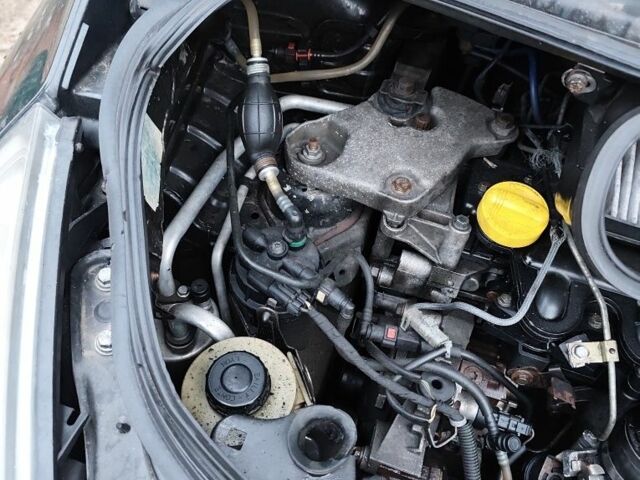Черный Рено 4, объемом двигателя 2 л и пробегом 320 тыс. км за 1700 $, фото 5 на Automoto.ua