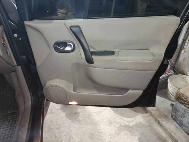 Черный Рено 4, объемом двигателя 1.6 л и пробегом 260 тыс. км за 4000 $, фото 7 на Automoto.ua