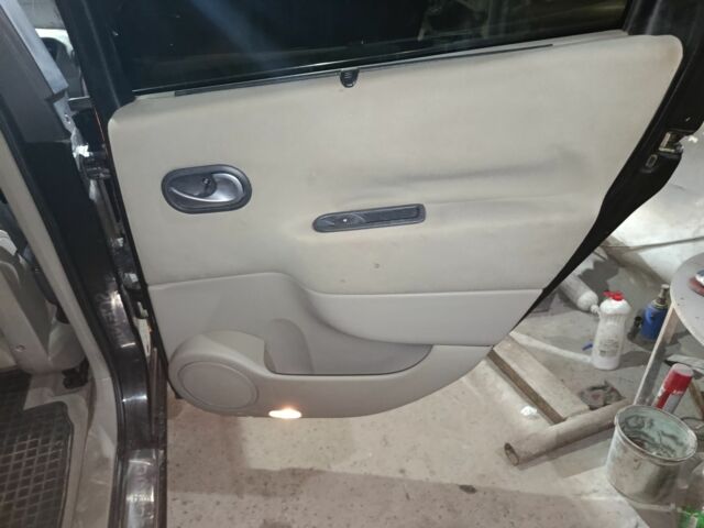 Черный Рено 4, объемом двигателя 1.6 л и пробегом 260 тыс. км за 4000 $, фото 6 на Automoto.ua