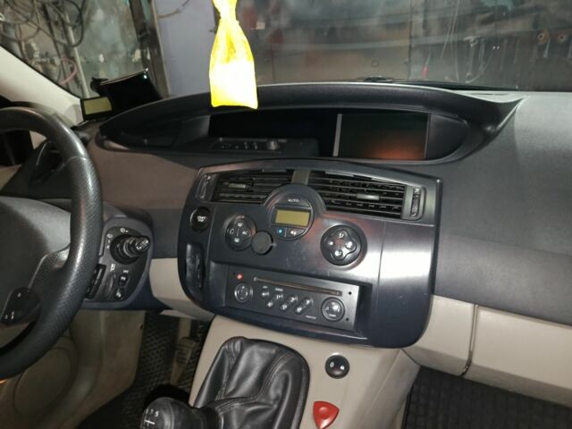 Черный Рено 4, объемом двигателя 1.6 л и пробегом 260 тыс. км за 4000 $, фото 10 на Automoto.ua