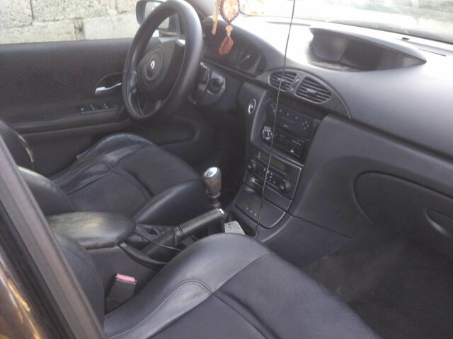 Черный Рено 4, объемом двигателя 2.2 л и пробегом 380 тыс. км за 3900 $, фото 1 на Automoto.ua