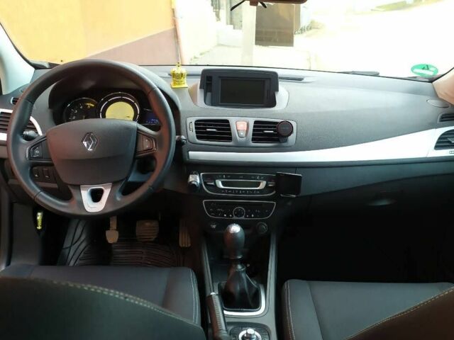 Черный Рено 4, объемом двигателя 0 л и пробегом 243 тыс. км за 8000 $, фото 3 на Automoto.ua