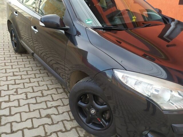 Черный Рено 4, объемом двигателя 0 л и пробегом 243 тыс. км за 8000 $, фото 1 на Automoto.ua