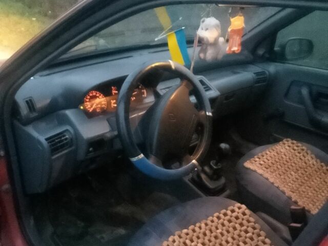 Красный Рено 4, объемом двигателя 1 л и пробегом 123 тыс. км за 1100 $, фото 3 на Automoto.ua