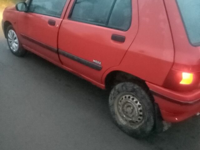 Красный Рено 4, объемом двигателя 1 л и пробегом 123 тыс. км за 1100 $, фото 2 на Automoto.ua