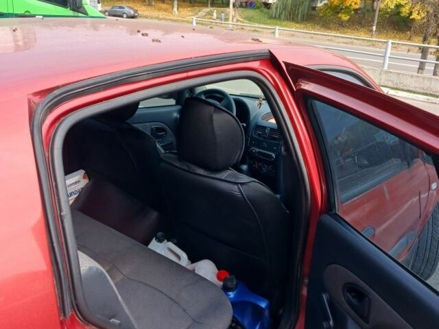 Рено 4 2005 в Киеве на Automoto.ua Красный Рено 4, объемом двигателя 1.4 л и пробегом 186 тыс. км за 3000 $, фото 8 на Automoto.ua
