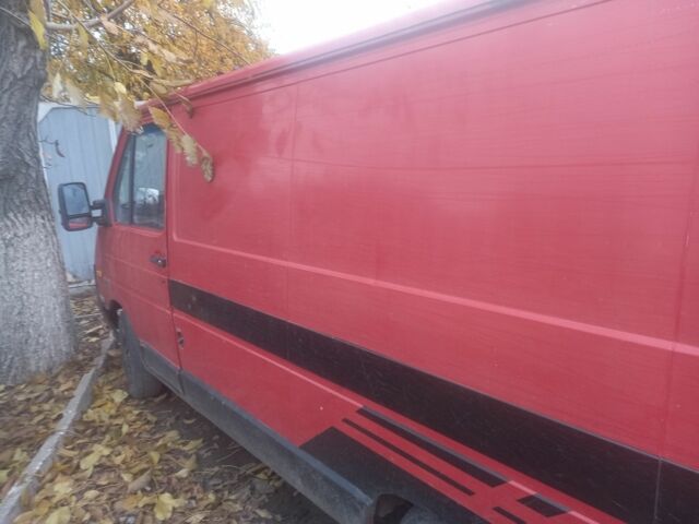 Красный Рено 4, объемом двигателя 0 л и пробегом 150 тыс. км за 357 $, фото 3 на Automoto.ua