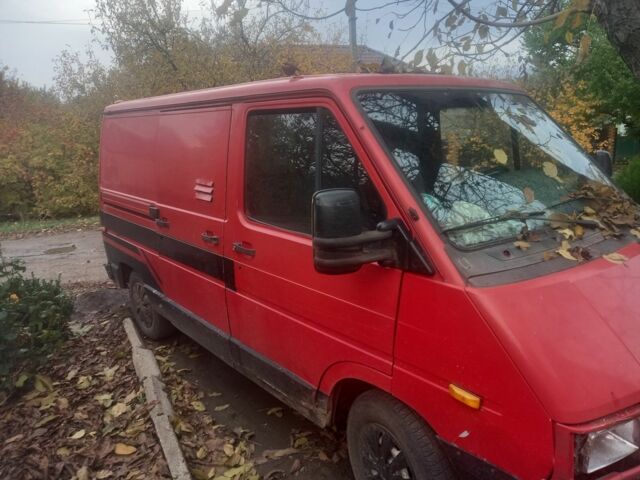 Красный Рено 4, объемом двигателя 0 л и пробегом 150 тыс. км за 357 $, фото 2 на Automoto.ua