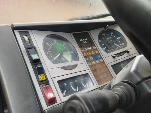 Красный Рено 4, объемом двигателя 4.6 л и пробегом 600 тыс. км за 7500 $, фото 4 на Automoto.ua