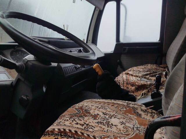 Красный Рено 4, объемом двигателя 4.6 л и пробегом 600 тыс. км за 7500 $, фото 5 на Automoto.ua