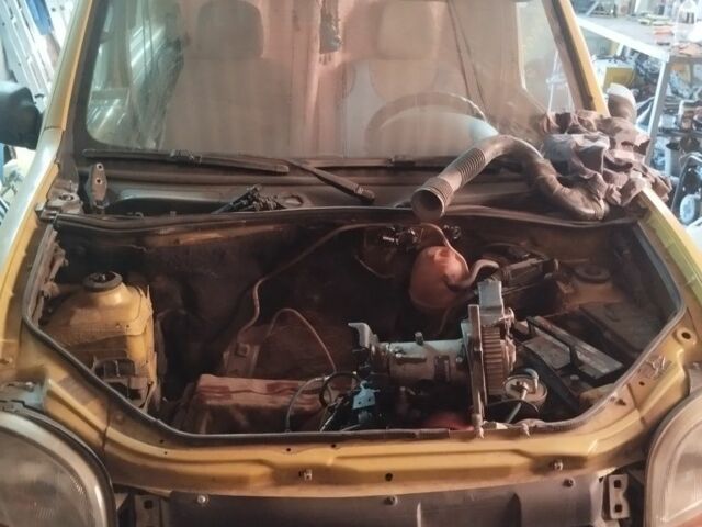 Жовтий Рено 4, об'ємом двигуна 1.9 л та пробігом 240 тис. км за 1250 $, фото 3 на Automoto.ua