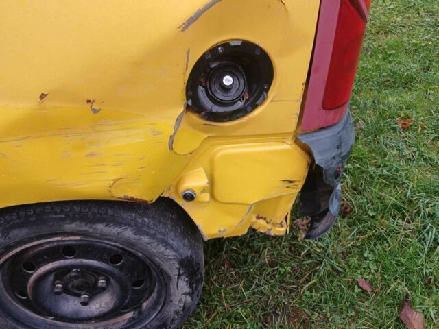 Жовтий Рено 4, об'ємом двигуна 1.9 л та пробігом 256 тис. км за 2750 $, фото 5 на Automoto.ua