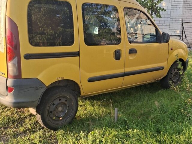 Желтый Рено 4, объемом двигателя 0 л и пробегом 200 тыс. км за 800 $, фото 3 на Automoto.ua