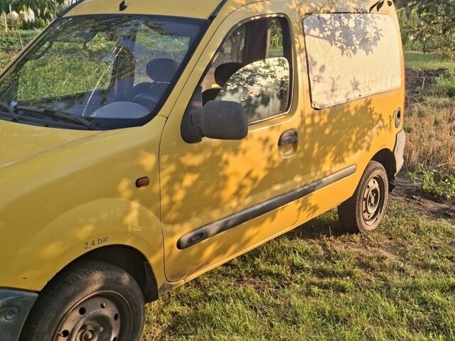 Желтый Рено 4, объемом двигателя 0 л и пробегом 200 тыс. км за 800 $, фото 1 на Automoto.ua