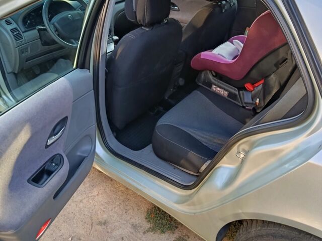 Рено 4 2003 в Николаеве на Automoto.ua Серый Рено 4, объемом двигателя 1.8 л и пробегом 270 тыс. км за 5000 $, фото 4 на Automoto.ua