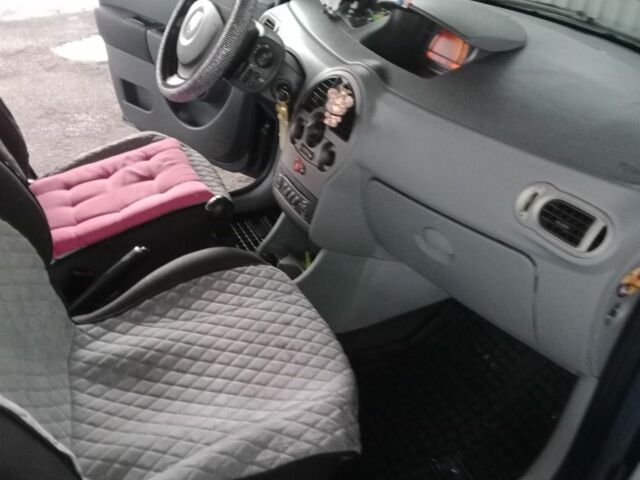 Рено 4 2006 у Новорад-Волынском на Automoto.ua Сірий Рено 4, об'ємом двигуна 1 л та пробігом 180 тис. км за 4500 $, фото 7 на Automoto.ua