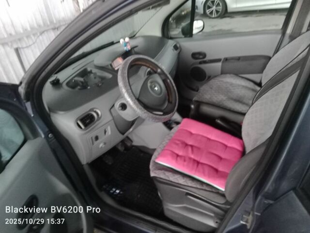 Рено 4 2006 у Новорад-Волынском на Automoto.ua Сірий Рено 4, об'ємом двигуна 1 л та пробігом 180 тис. км за 4500 $, фото 2 на Automoto.ua