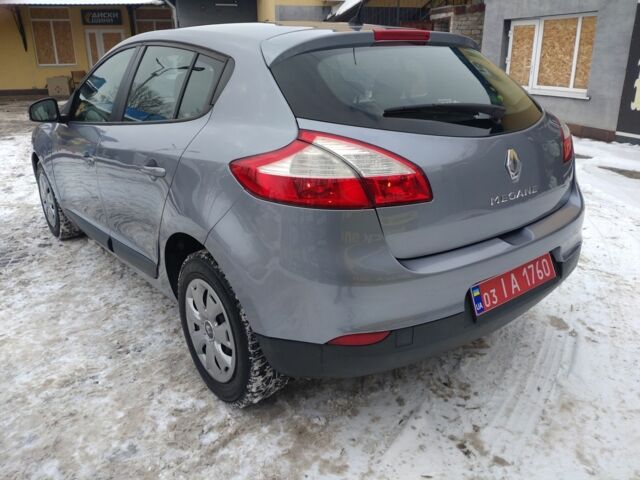 Серый Рено 4, объемом двигателя 0 л и пробегом 206 тыс. км за 7000 $, фото 3 на Automoto.ua