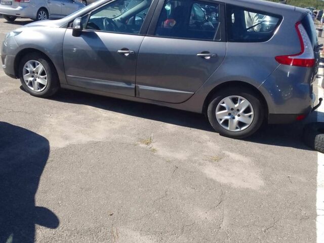 Сірий Рено 4, об'ємом двигуна 1.5 л та пробігом 275 тис. км за 8600 $, фото 5 на Automoto.ua